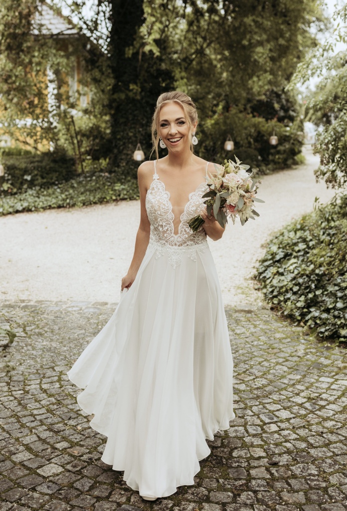 images/dear_brides/Braut_01_(1).jpg#joomlaImage://local-images/dear_brides/Braut_01_(1).jpg?width=696&height=1024