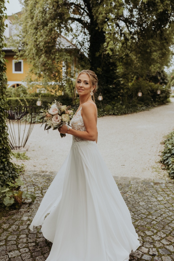 images/dear_brides/Braut_01_(2).jpg#joomlaImage://local-images/dear_brides/Braut_01_(2).jpg?width=683&height=1024