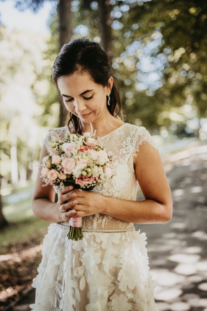images/dear_brides/Braut_05_(3).jpg#joomlaImage://local-images/dear_brides/Braut_05_(3).jpg?width=683&height=1024