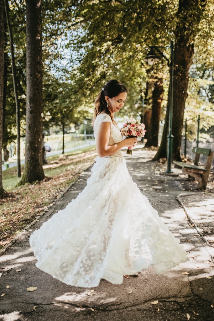 images/dear_brides/Braut_05_(4).jpg#joomlaImage://local-images/dear_brides/Braut_05_(4).jpg?width=683&height=1024