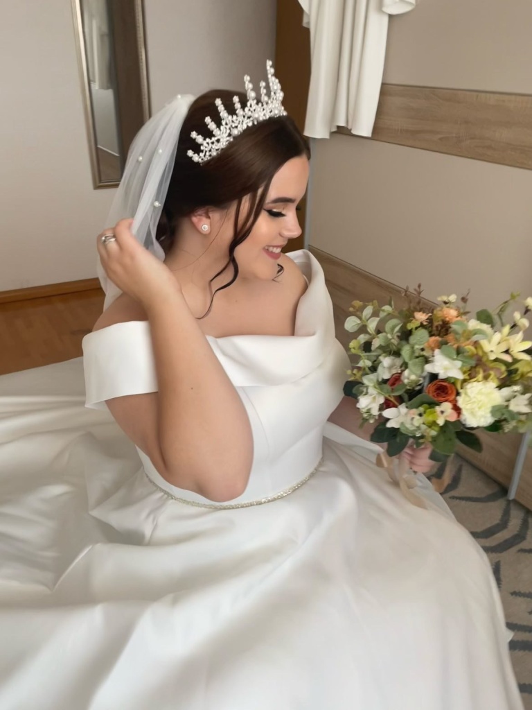 images/dear_brides/Braut_06_(1).jpg#joomlaImage://local-images/dear_brides/Braut_06_(1).jpg?width=768&height=1024