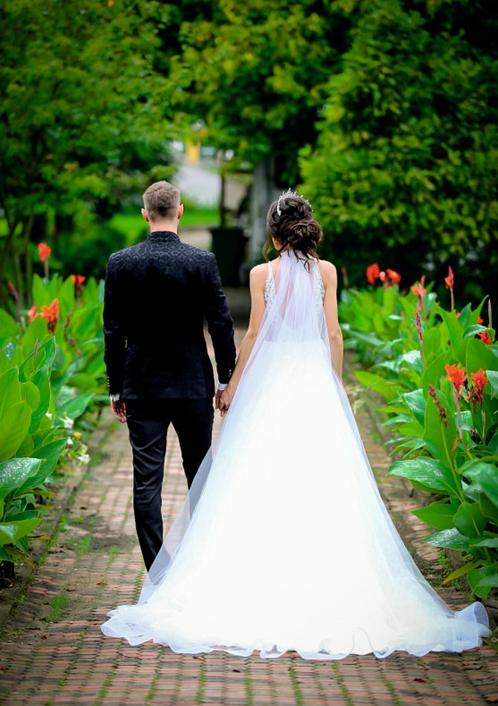 images/dear_brides/Braut_07_(2).jpg#joomlaImage://local-images/dear_brides/Braut_07_(2).jpg?width=723&height=1024