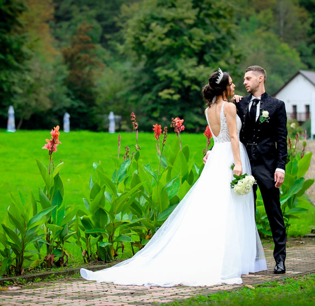 images/dear_brides/Braut_07_(3).jpg#joomlaImage://local-images/dear_brides/Braut_07_(3).jpg?width=1024&height=995