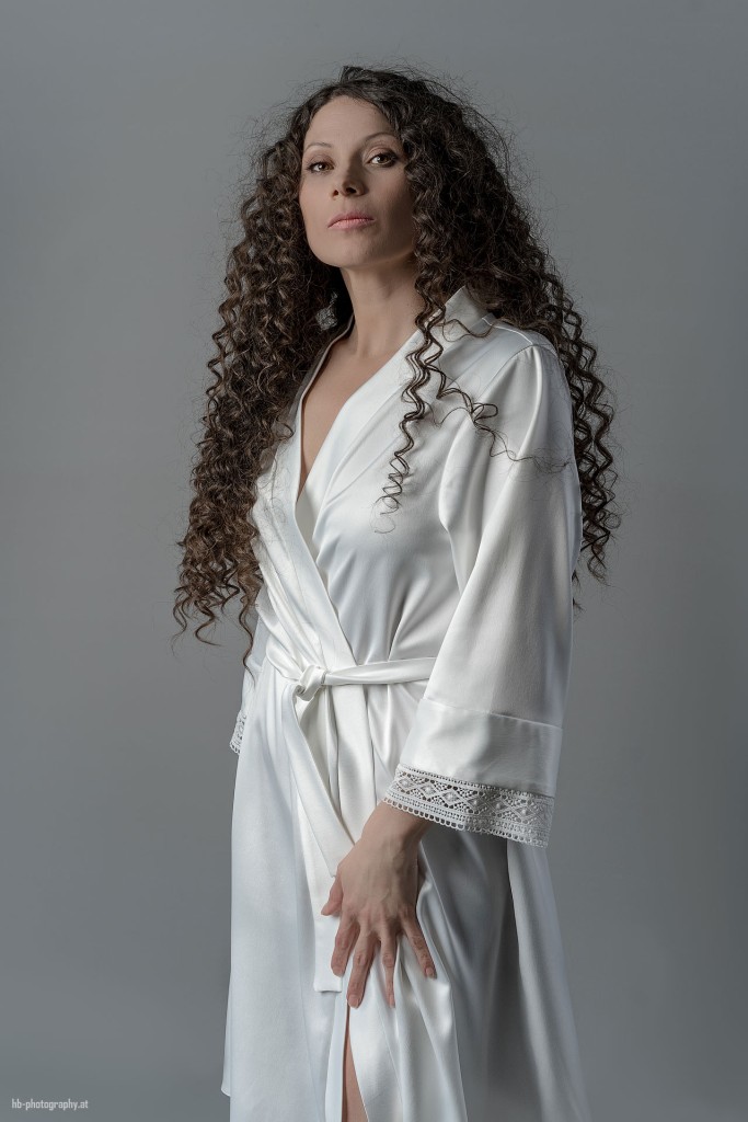 images/dressing_gowns/mk/MK_002/MK_002_1.jpg#joomlaImage://local-images/dressing_gowns/mk/MK_002/MK_002_1.jpg?width=683&height=1024